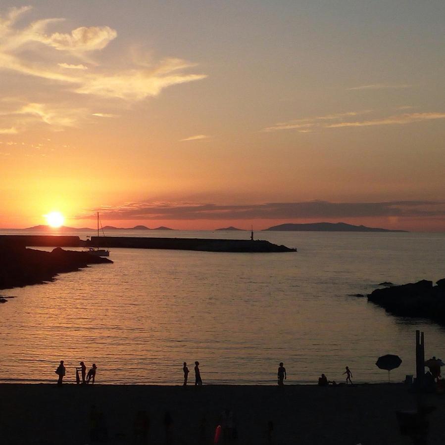 Grazioso Attico Vicino Alla Spiaggia E Al Centro Castelsardo Extérieur photo